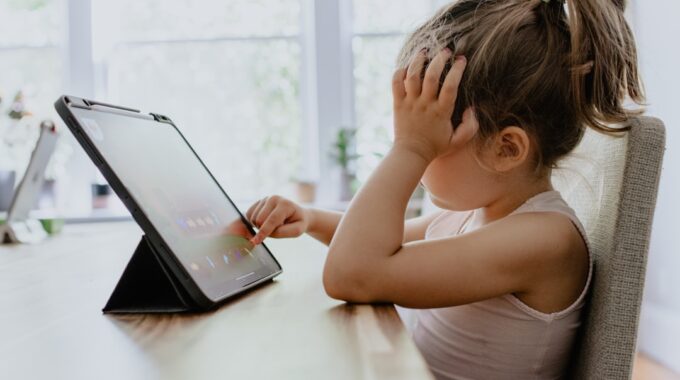 Les Yeux Des Enfants Et Les écrans!